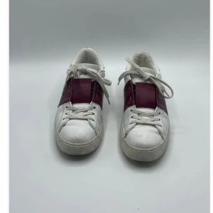 Valentino open - Skorna är i bra skick men lite använda, inte sönder på nått ställe, tveka inte på att höra av dig om du har frågor💯💯 pris går att diskutera😉