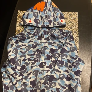 Gävle  - Shark tröja storlek 28 S