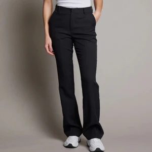 Kostymbyxor - I bra skick. Används ej pågrund av att de är förstora. Pris kan diskuteras 