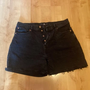 Svarta shorts Lager 157 - Svarta shorts i storlek XL från Lager 157. Skriv gärna vid frågor 💕