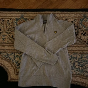 Lyle and scott grå zip tröja storlek m barn - Helt ny oanvänd nypris 599kr mitt pris 199