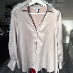 Skjorta - Superfin silkes skjorta, storlek 34, använd 1 gång🥰 Pris kan diskuteras! 