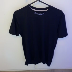 Palm angels t shirt  - Palm angels t shirt från pandabuy storlek s passar även som m  