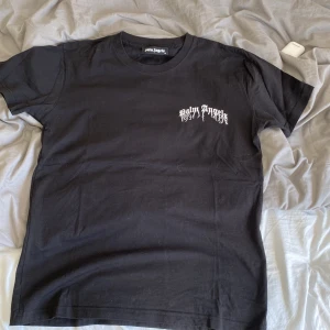 Palm angles t shirt endast byten - Denna snygga Palm angles tröjan in storlek M säljer jag inte utan vill byta ut den mot något annat som t.ex en keps eller en annan tröja. Den är använd fåtal gånger. Kom dm för mer.