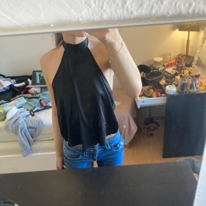 Topp - super fin fest topp. Älskar den men har en likadan så säljer ena. 💕 Buda