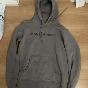 Sail Racing hoodie M - Storlek M. Bra skick som ny! Skriv om funderingar