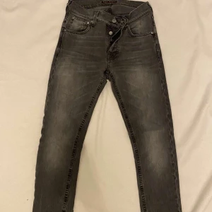 Nudie jeans 27/30 - Storlek: 27/30  Skick: 9/10 Hör av er vid funderingar 