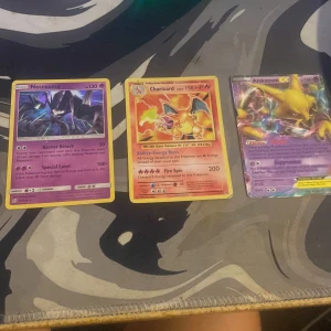Rare charizard värd 4000kr - Ätt rare charizard pokimon kort. Värd 4000kr men säljs för billigare pris. Bra skick