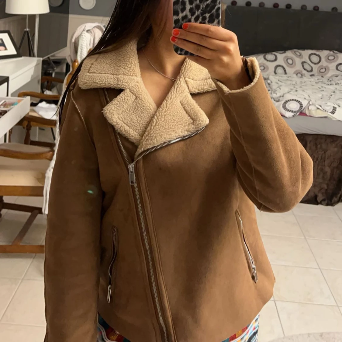 Brun jacka med teddyfoder från H&M - 90