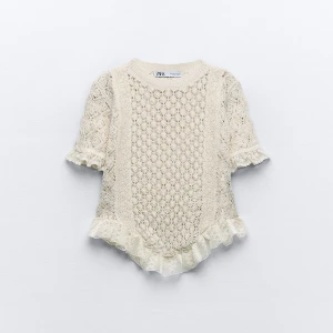 stickad topp med volanger zara - superfin och trendig stickad topp med pointelle från zara 💓