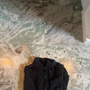 Skjorta uniqlo  - En skjorta från uniqlo i linne 