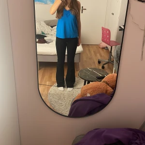 Linne  - Jätte fint linne från New Yorker, skicket är jätte bra då jag aldrig använt plagget säljer därför de inte kommer till användning. Hör av er vid frågor.