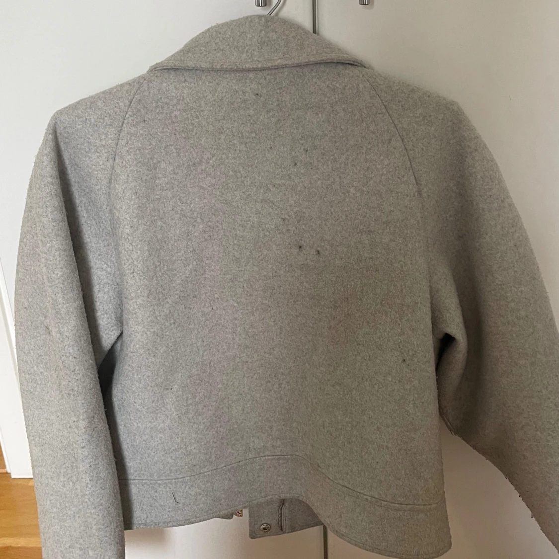 Kort grå kappa NA-KD - 91