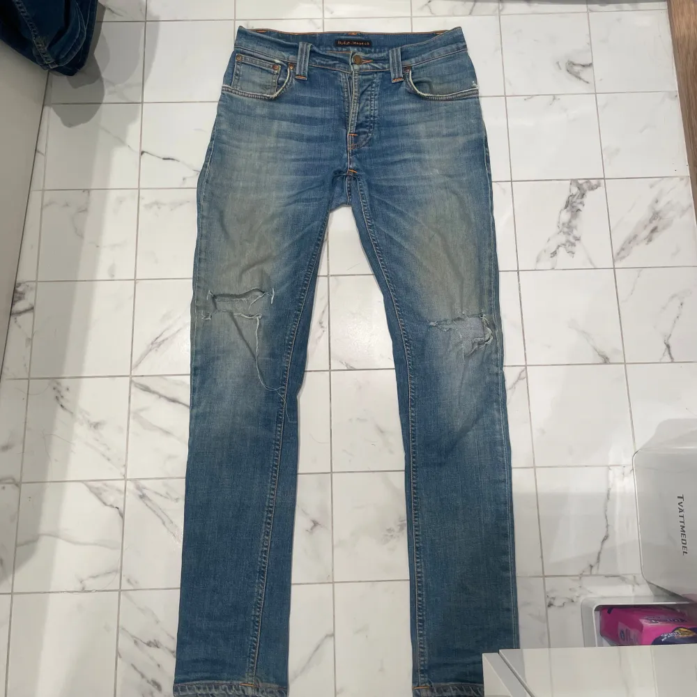 Ett par distressed nudie jeans. Oklar vilken modell men sitter som Grim Tim. Pris kan diskuteras vid snabb affär. Jeans & Byxor.