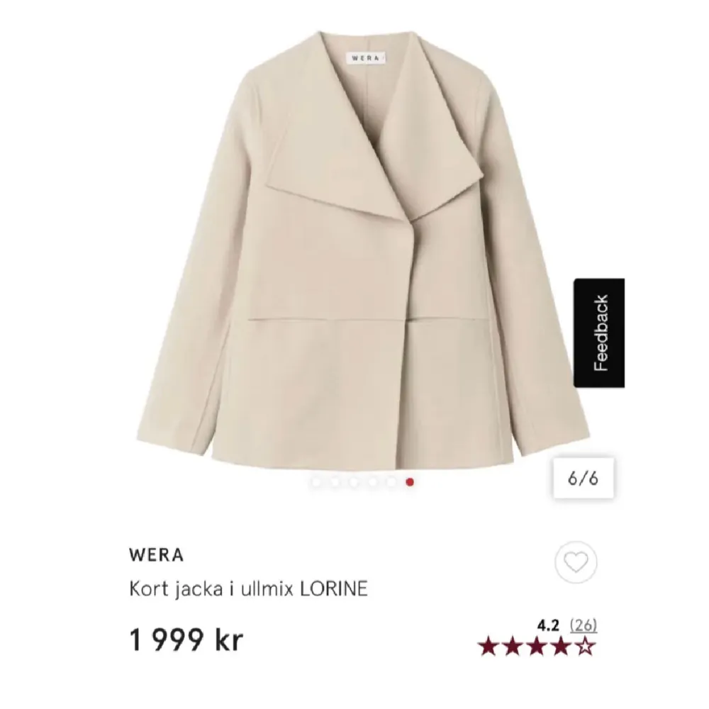 Kort beige ull kappa från Wera. Använd 2-3 ggr men är som ny. Köpt för 2000kr . Jackor.