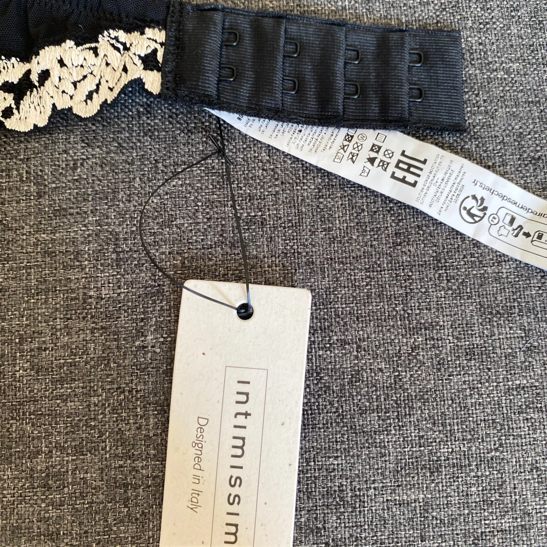 Ny intimissmi push-up BH med prislapp - 90