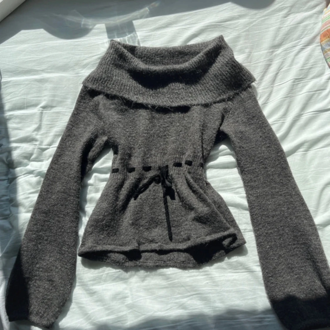 Stickad off shoulder tröja