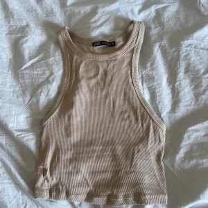 Ribbat linne zara - Beiget/brunt rubbat linne från zara i storlek S💗