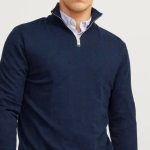 Half zip Jack and Jones  - Half zip från Jack and Jones. Skick 8/10. 