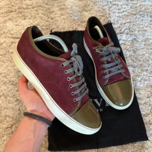 Lanvin Skor - Säljer dessa sjukt feta vinröda lanvin skor i Storlek 43 (UK8) | Skick 10/10  | Dustbag följer med | Hör av dig för fler bilder eller om du har någon fundering