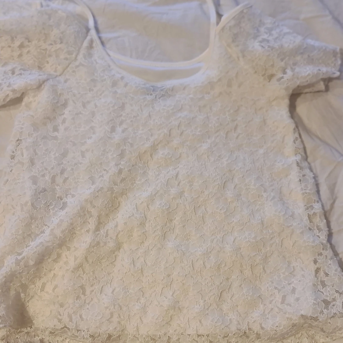 Vit spetsblus från Gina Tricot - 1