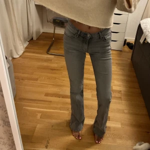 Bootcut jeans  - Säljer dessa fina Low waist Bootcut ifrån ginatricot 