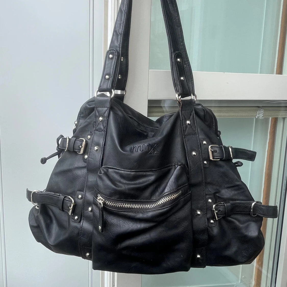 Svart axelväska från Minx