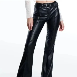 New yorker skinnbyxor  - Säljer mina skinnbyxor ifrån new yorker då de är för stora på mig! Storlek M och skärpet är avklippt 💗 Skriv privat för fler bilder och frågor.