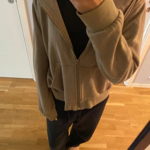 zip-up  - super mjuk höst tröja💋bra skick! Säljer pga för mycket kläder❤️