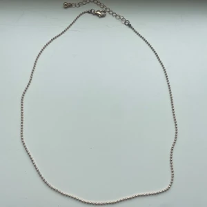 Vanligt halsband ⭐️ - Guldig halsband kedja som man kan hänga valfri berlock på🐆 Kan ej garantera rostfrihet 