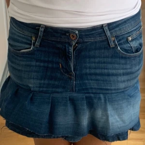 Volang jeans kjol! - Egensydd jeanskjol, har typ om en par jeans till kjol💕 