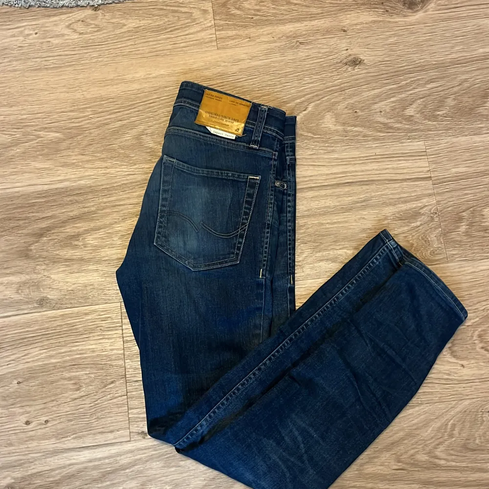 Tjena säljer nu dessa riktigt feta Jack&jones jeans bra skick 8/10 skriv för fler frågor mvh wilmer . Jeans & Byxor.