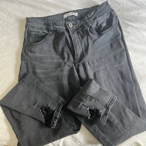 Grå skinny jeans  - Jätte bekväma skinny jeans grå  Fint skick storlek 40 stretch