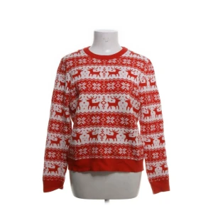 Stickad tröja  - Stickad tröja från sellpy. Står storlek XL men sitter som en M.