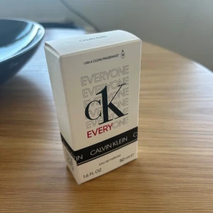 Calvin Klein CK EveryOne parfym - Helt oöppnad parfym från Calvin Klein. Köpte till min kille som tyvärr redan hade en full sådan hemma. Doftar jättegott 🥰