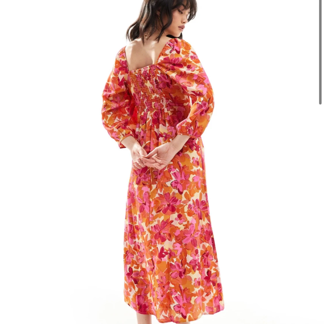 Blommig sommarklänning  - 91