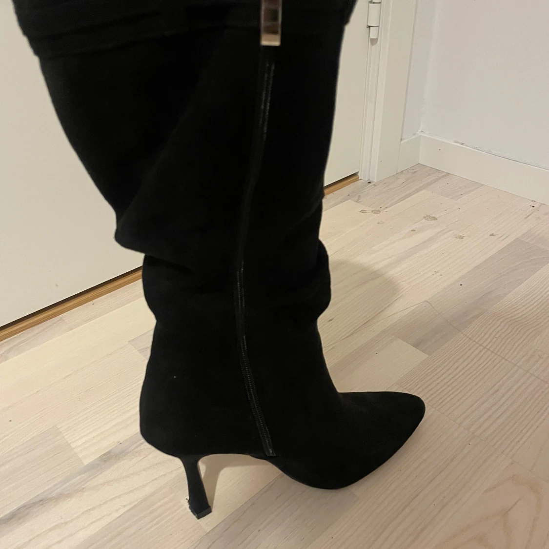 Svarta stövlar med klack och dragkedja - 90