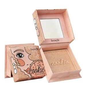 Highlighter från Benefit -  highlighter från Benefit i nyansen 'Cookie' Den är som ny kan skicka bilder på den, har ba testat  en gång då den var för ljus på mig ( kan gå ner i pris)