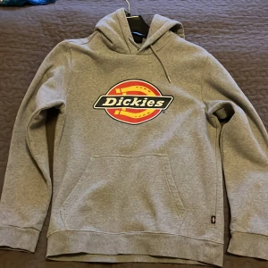 Dickies hoodie - Det är som ny, knappt använt den.  Storlek Small. 