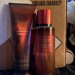 Victoria’s secret body mist & body lotion - Säljer då lukten inte passar mig, fick nyss hem de i posten! Endast testad en gång för att känna lukten, så misten är i princip helt ny!   Nypris - 686kr (288kr st + 110kr frakt)