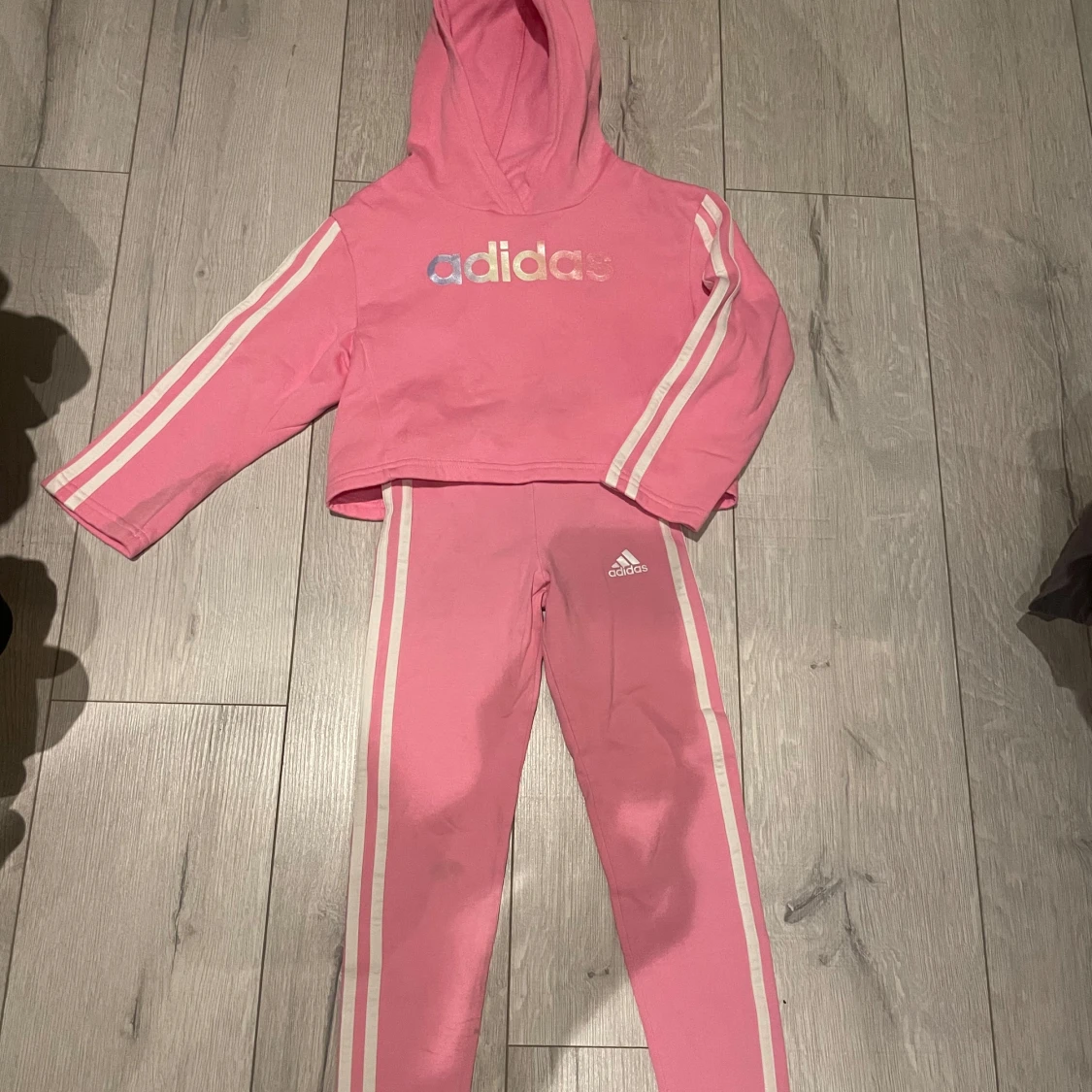 Rosa hoodie och byxor från Adidas - 91