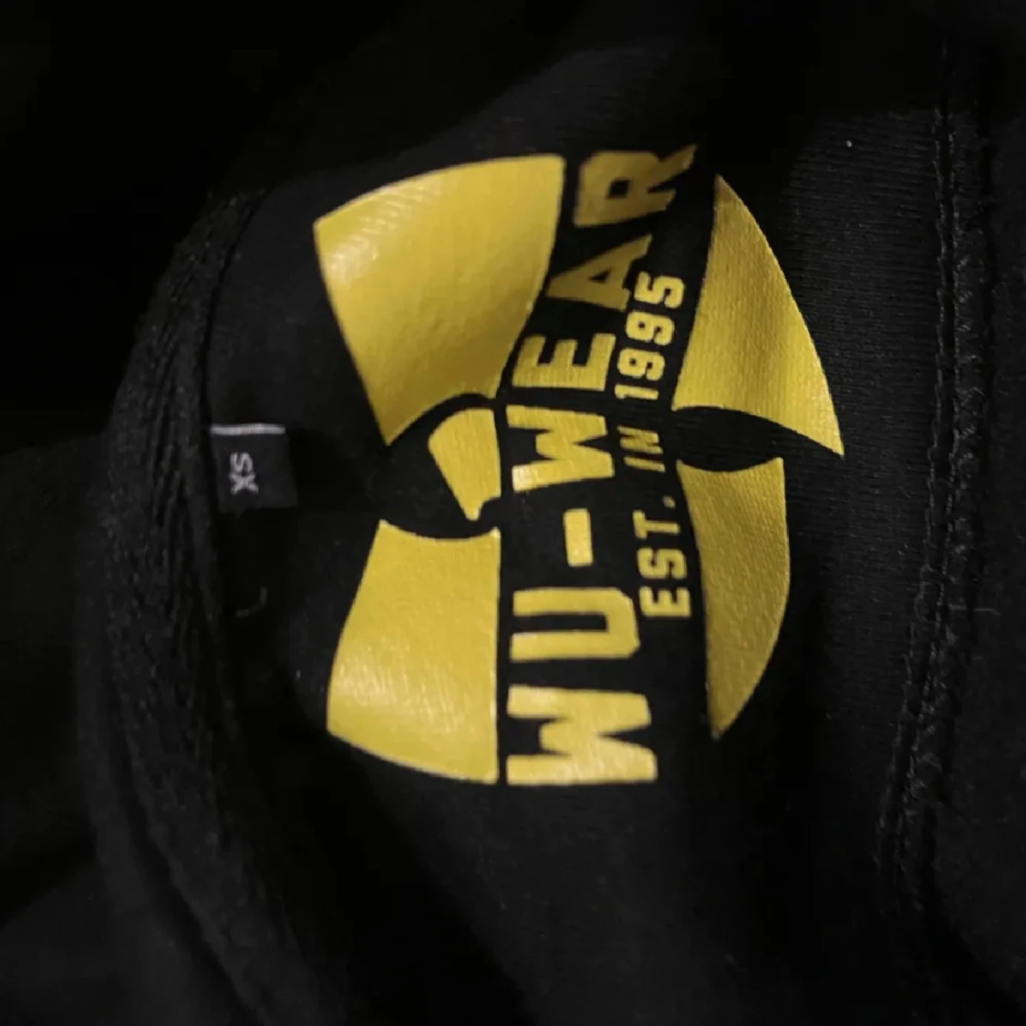 Svart hoodie från Wu-Wear - 91