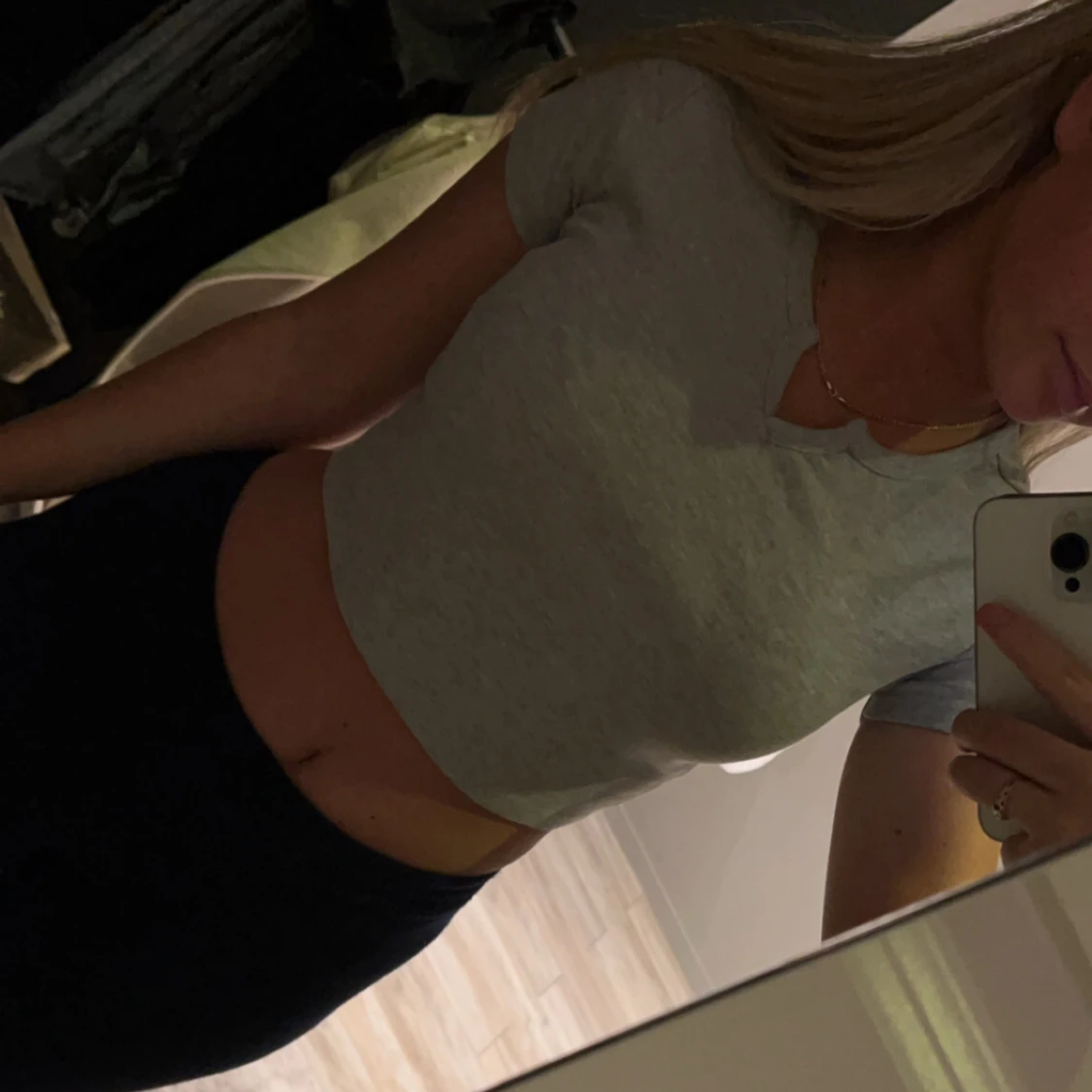 Grå croppad t-shirt