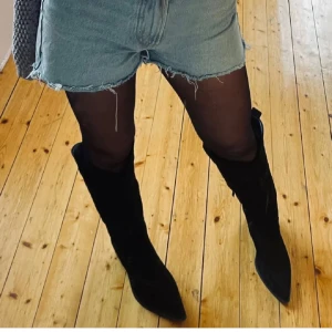 Svarta boots - Snygga boots som jag säljer då de tyvärr inte passade mig. Strl 40💞 Köp direkt för 400