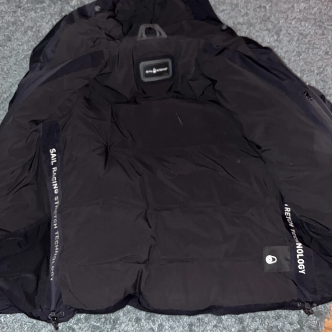 Svart dunjacka från Sail Racing - 90