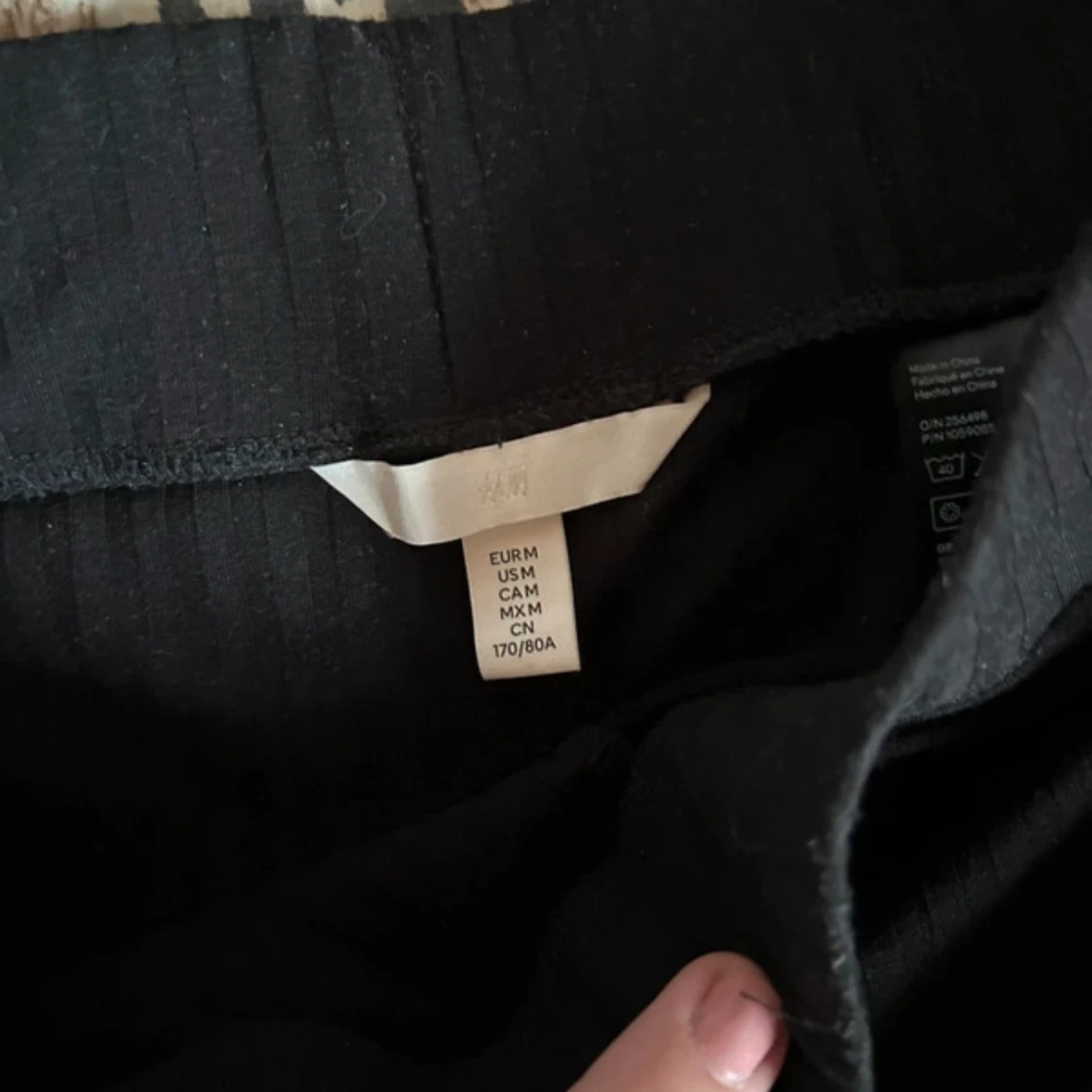 Svarta ribbade byxor från H&M - 92