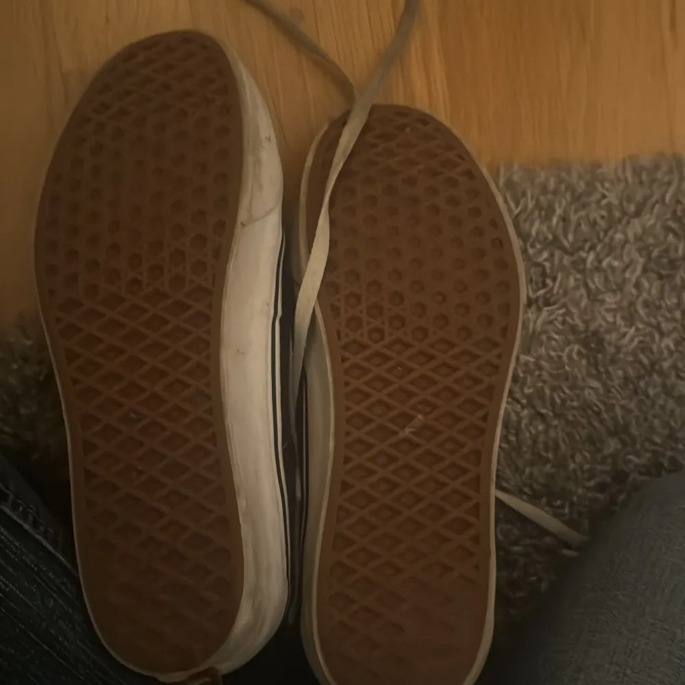 Säljer mina vans skor som är i bra skick, storlek 41. Kengät.