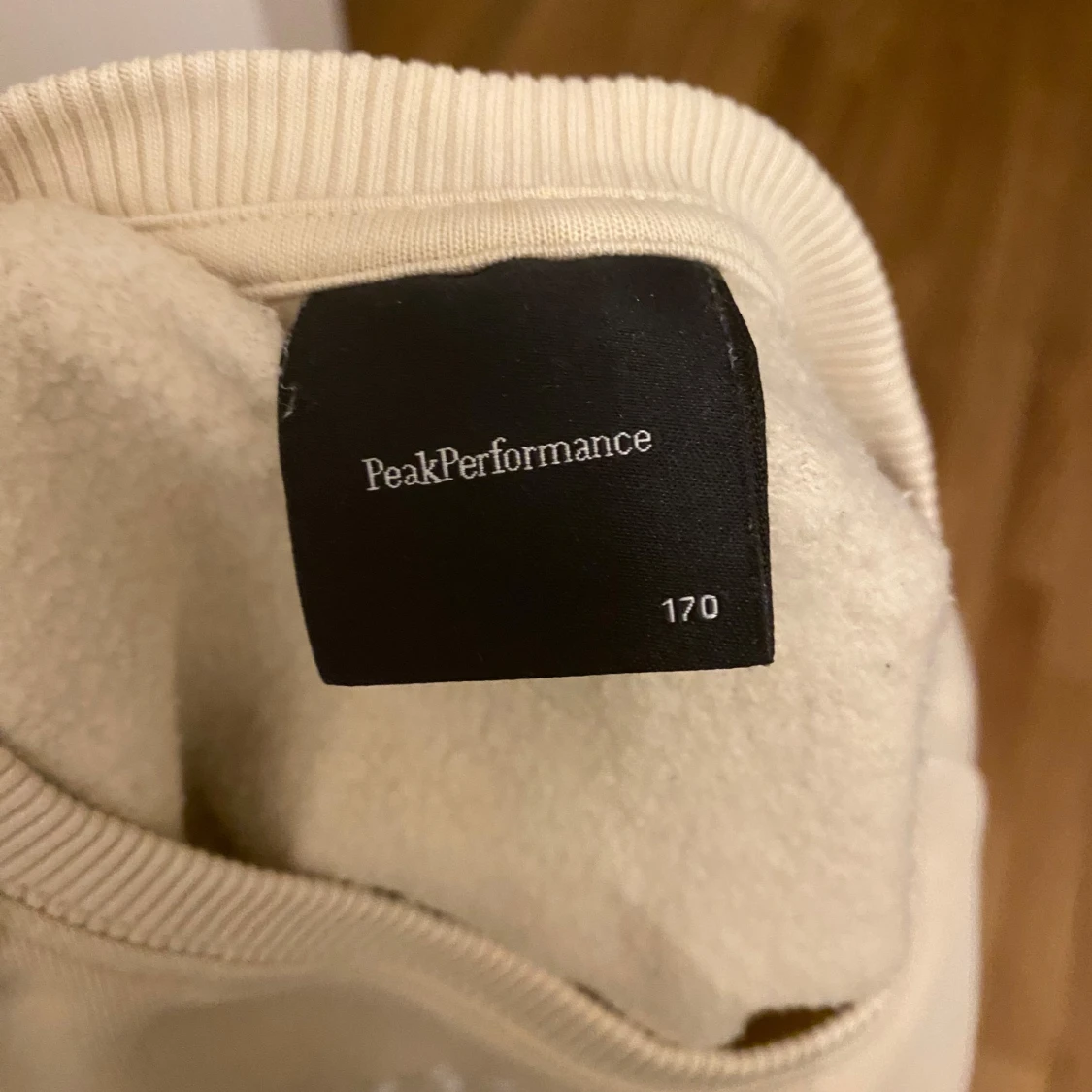 Beige tröja från Peak Performance - 92