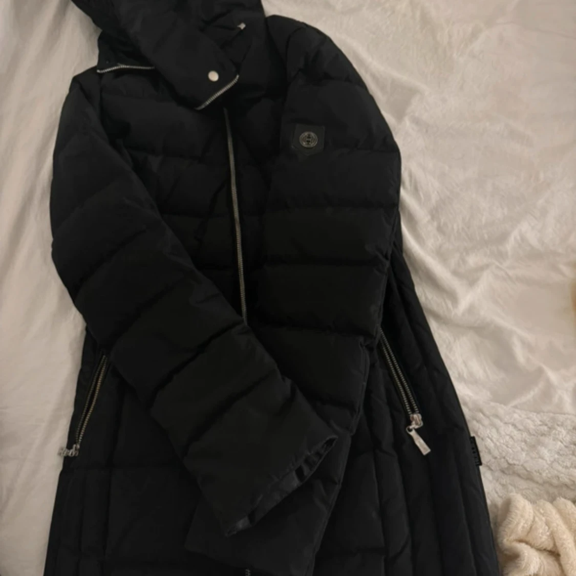 Svart dunjacka med dragkedja - 90