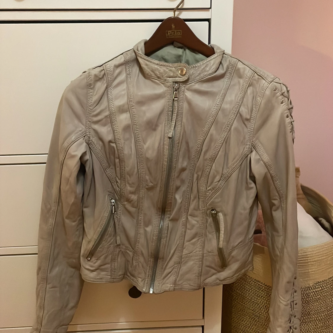 Beige skinnjacka med dragkedja - 90